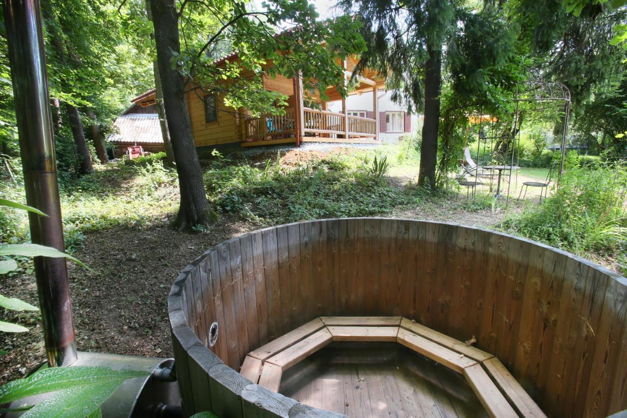 Blockhaus Chalet mit eigenem Badefass und Infrarotsauna auf der Terrasse Oberschützen Exterior foto