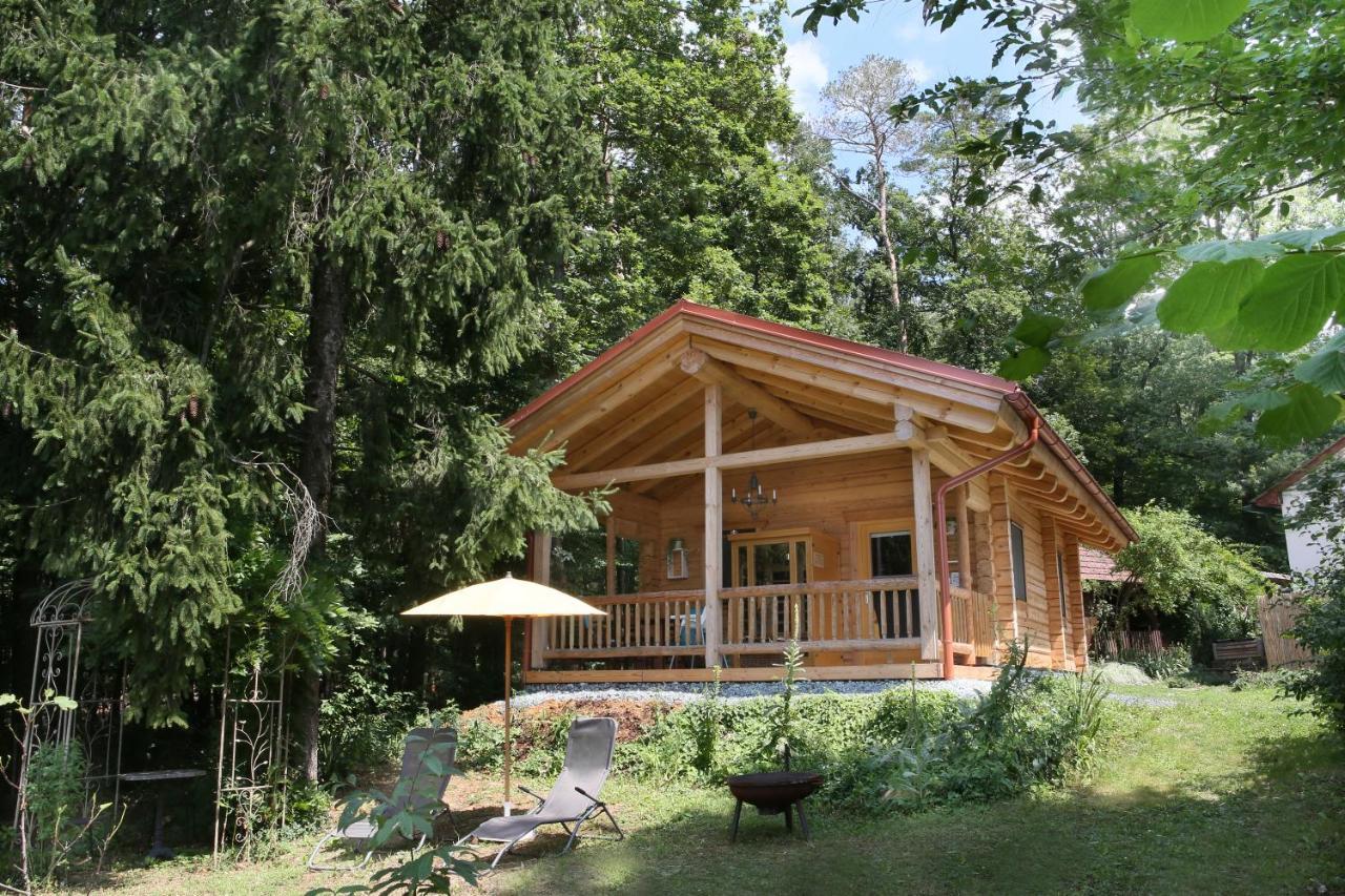Blockhaus Chalet mit eigenem Badefass und Infrarotsauna auf der Terrasse Oberschützen Exterior foto